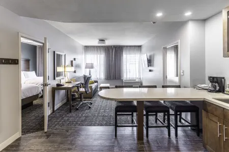 Staybridge Suites Montgomery - Downtown Отели рядом с достопримечательностью «The Scott and Zelda Fitzgerald Museum»