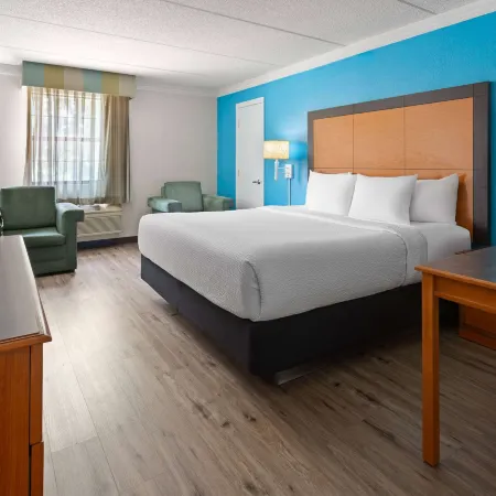 La Quinta Inn by Wyndham Pittsburgh Airport