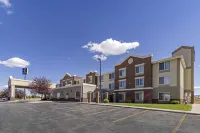 Comfort Inn & Suites Gillette Near Campbell Medical Center - Airport Shuttle