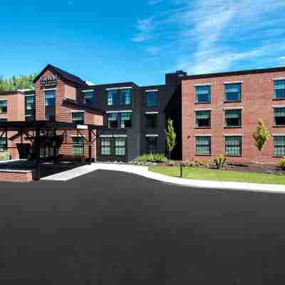 Fairfield Inn & Suites Williamstown Hotel Exterior