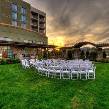 Courtyard Pigeon Forge