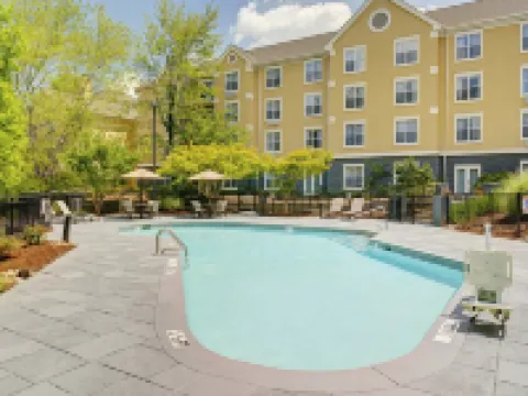 ホームウッド スイーツ バイ ヒルトン ローリー / ケーリー ケーリーのホテル