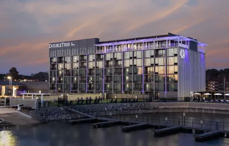 Doubletree by Hilton Hot Springs Отели в г. Бисмарк Тауншип