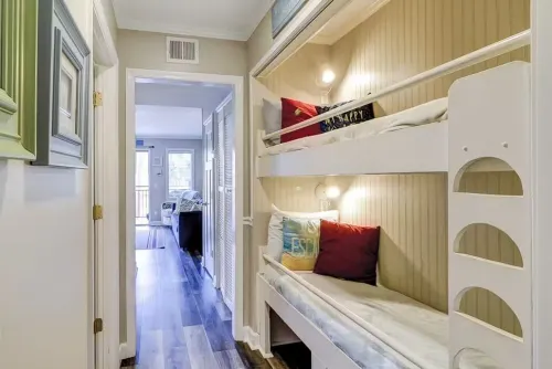 Ocean View Villa Steps to Coligny Beach, Balcony & Pool, Two Beach Bikes