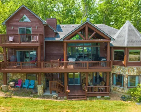 Lakefront Lodge / Cabin / Retreat - Huge Niangua Frontage w/ Beach 拉塞爾酒店