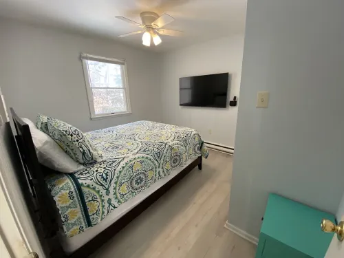 Chalet on the Lake, Boats, Games, Swimming, Fishing, Sunset Views, Private Lake