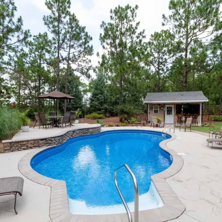 Pinehurst Vacation House w/ pool 9) beds