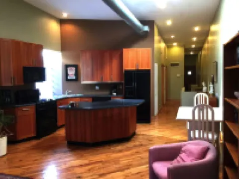 Affordable Month to Month In The Heart Of Chicago. 30 Day Minimum Bookings.