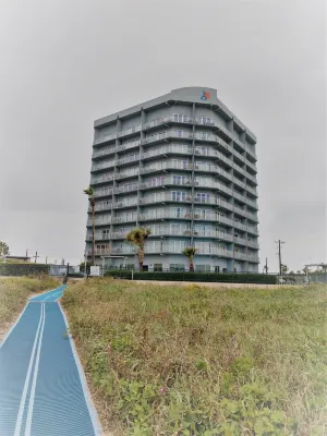 WOW!!!!, ON BEACH, 7TH FL, AMAZING BAY VIEW! SPACE-X VIEW! SPI License 2023-2542