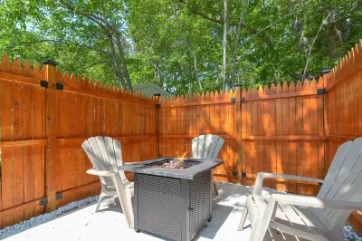 Green Anchor Cottage - private hot tub getaway!