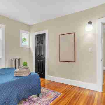 Stylish 4BR 2 Bathroom Home in Forest Park Rooms