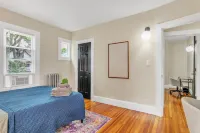 Stylish 4BR 2 Bathroom Home in Forest Park