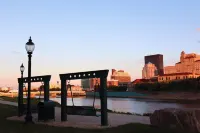 Gorgeous apt marble bath & kit 2 min from  downtown  5 min to Dayton university