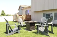 Happily Home @West Omaha 4 bed separate spaces sleeps 10