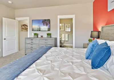U2 - Peloton Bike - 2 Kings - Work Here - 1G Wi-Fi - Stunning Aviation Theme! Hotels near Albertsons