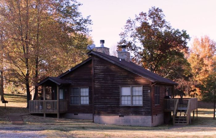 Winetrail Cabin - Giant City SP, SIU, Cedar Lake, & Shawnee Forest minutes away!