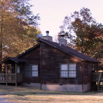 Winetrail Cabin - Giant City SP, SIU, Cedar Lake, & Shawnee Forest minutes away!