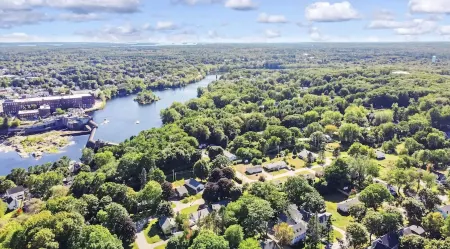 Private Home w/ Office Year Round in town Brunswick next to Bowdoin