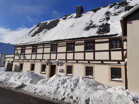 Gasthaus Meyer Cämmerswalde - Vacation in nature like at grandma's. Отели в г. Нойхаузен