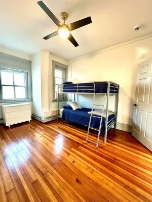 Dog friendly, stylish accommodations for up to 6 on Federal Hill in Providence. Hotel di 