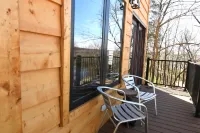 The Riverbirch Treehouse-close to town yet steps away from total wilderness