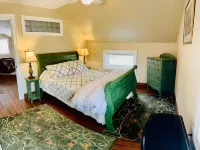Cozy private apartment with winter views of Mt Equinox Hotel di 