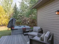 Modern Victor Town Home with Hot Tub and AC Hotels in Victor