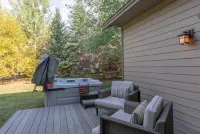 Modern Victor Town Home with Hot Tub and AC