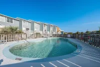 Private Beach for Community. Walking Distance to the Pier. SNOWBIRDS WELCOME! Hotel in zona Navarre Beach Sea Turtle Conservation Center