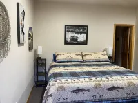 Room 4 @ Montana's Wolf Creek Lodge