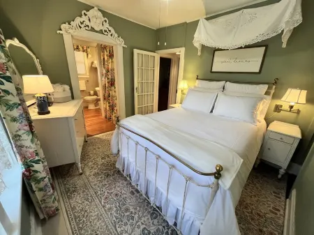 Fall is Calling!  Don't Wait to Book This Lake Junaluska Cottage!