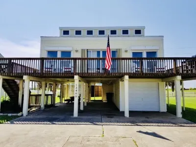 Oceanview Beach House - steps from the beach, really close to Galveston. TipSea! Hotel in zona Galveston Island