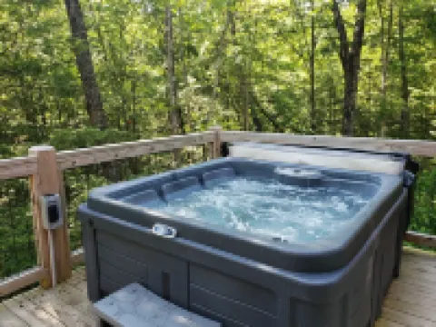 Sleepy Hollow 2-bedroom cabin with Hot Tub, WiFi near Red River Gorge