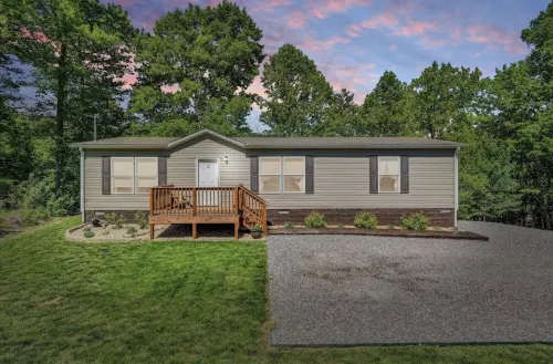 Waterfront home with 3 bedrooms and free parking