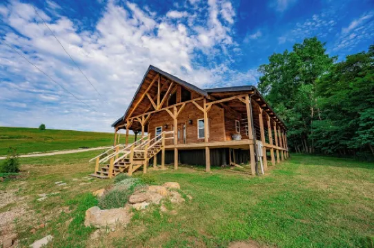 Rustic Comfort at Puritan Ridge, 3 bed 2 bath cabin on 180 stunning acres!