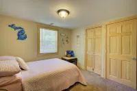 Relaxing Getaway with that UP North Feel!