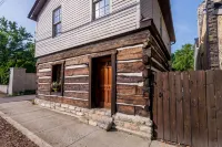 Morrison Cabin Offers The Finest Interiors, Unique History & Very Best Location