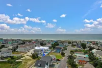 4 bedroom home with private pool. Close walk to beach and beautiful marsh views. Hotels in Lockwoods Folly