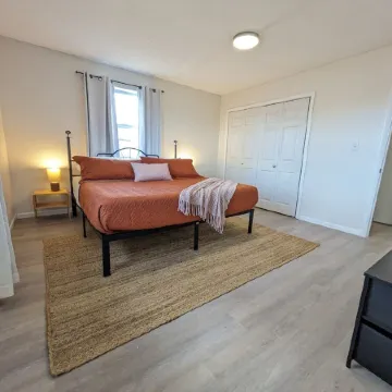Full 3-bedroom house with entertainment room. 5 minutes to FLW front gate.
