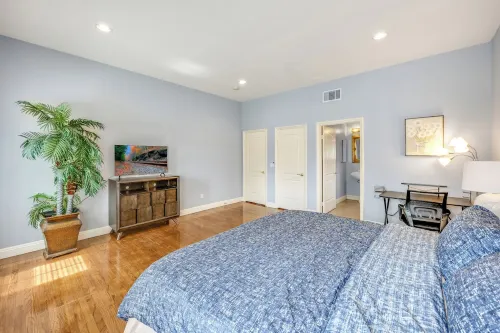 Luxury Separated Guest UnitSpecial rate for Aug 25-Sept 4 Hotels in East Pasadena