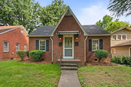 Quiet, home-style stay in historic Washington Park neighborhood. Hotels in Forsyth County