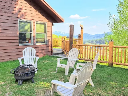 Large mountain home, incredible views, hot tub, game room, minutes from Jackson!