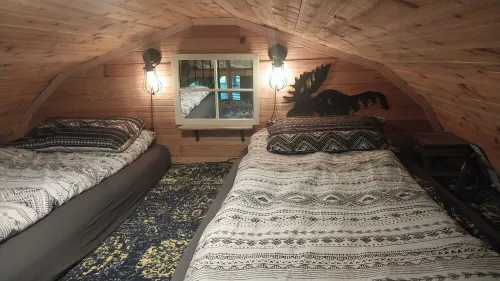 Cabin in the Cedars.Close to Lake,Town & Mountain