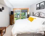 Lovely Condo with Mountain/ Lake View’s in Heart of Frisco Hotels in 