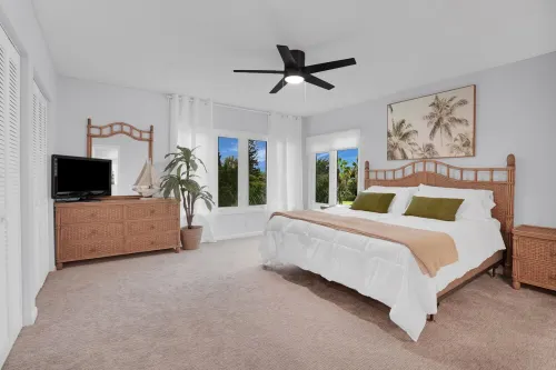 Island property on Longboat Key by the Beach! 3 minute walk to the beach!