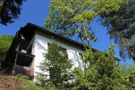 Cozy, comfortably furnished apartment for up to 7 people with balcony