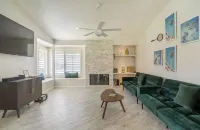 3bed 2bath House.  Private Pool and Spa. Close to Acrisure Center!