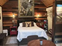 Rising Fawn Barn Guesthouse in the Woods on Lookout Mountain GA. Hotels in Dade County