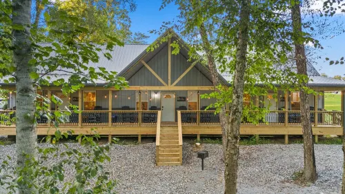 Cabin w/ Firepit~Pickleball~Arcade Games~River Boat Ramp~20 Min Lake Cumberland