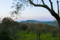Apartment facing the pool in medieval village with view of Todi